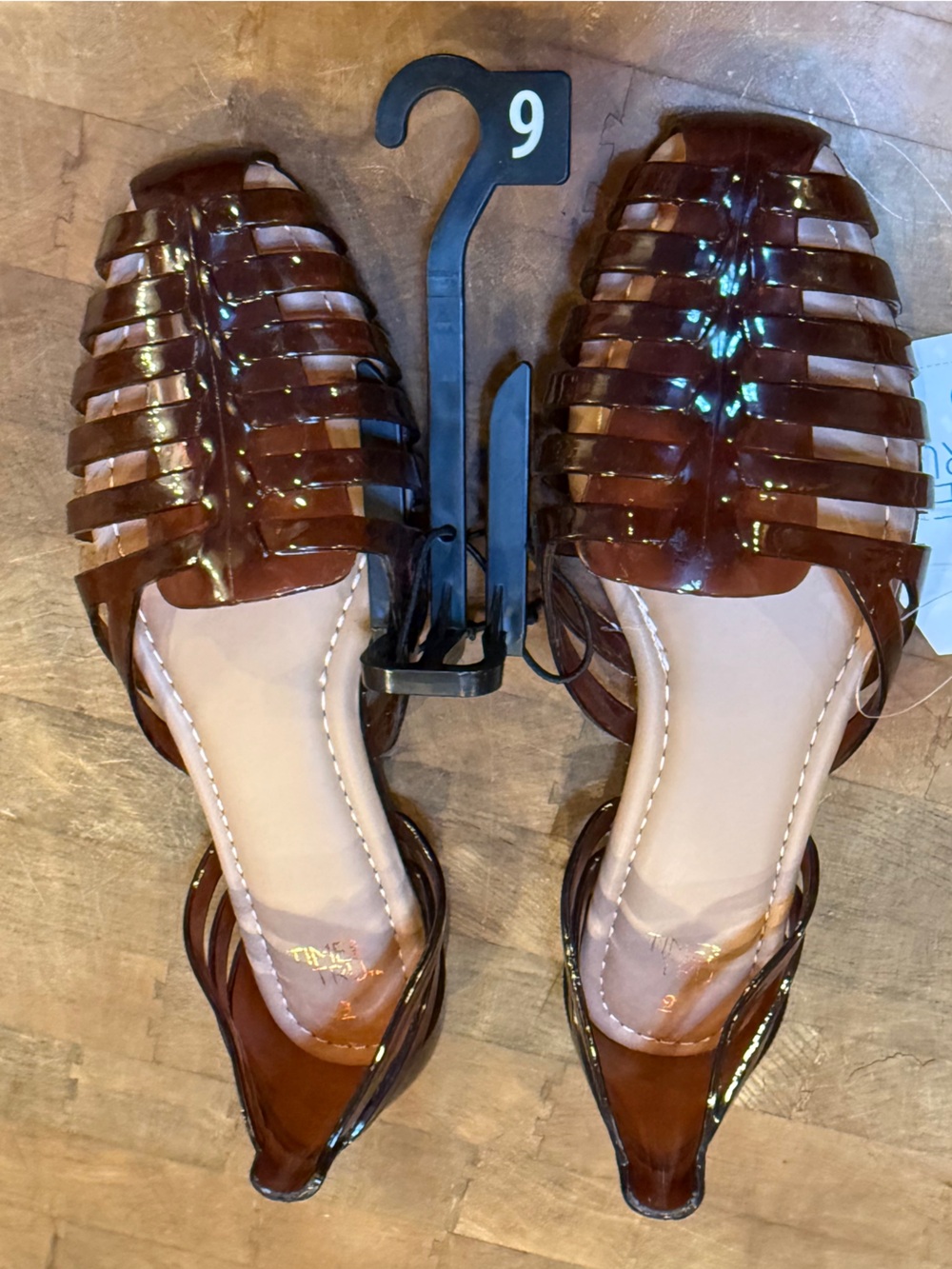 Time and Tru Brown Glossy Woven Jelly Flats Sandal Shoes Women’s SZ 9